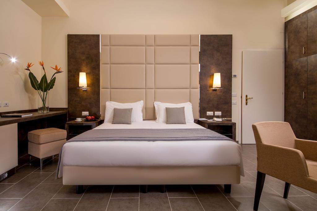 Quarto com cama de casal do Hotel Silla com excelente custo benefício no Vaticano