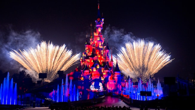 Disney Illuminations Show - Espetáculo de luzes e fogos no castelo da Bela Adormecida.