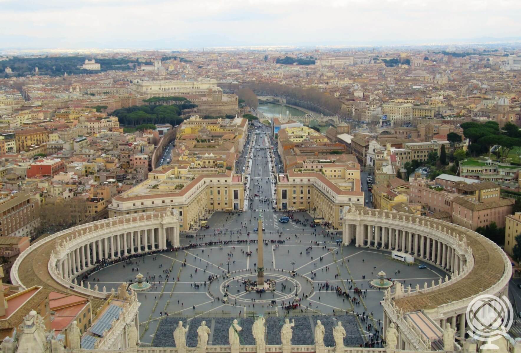 O que fazer no Vaticano - Pontos turísticos - Praça São Pedro vista do alto da cúpula da Basílica.