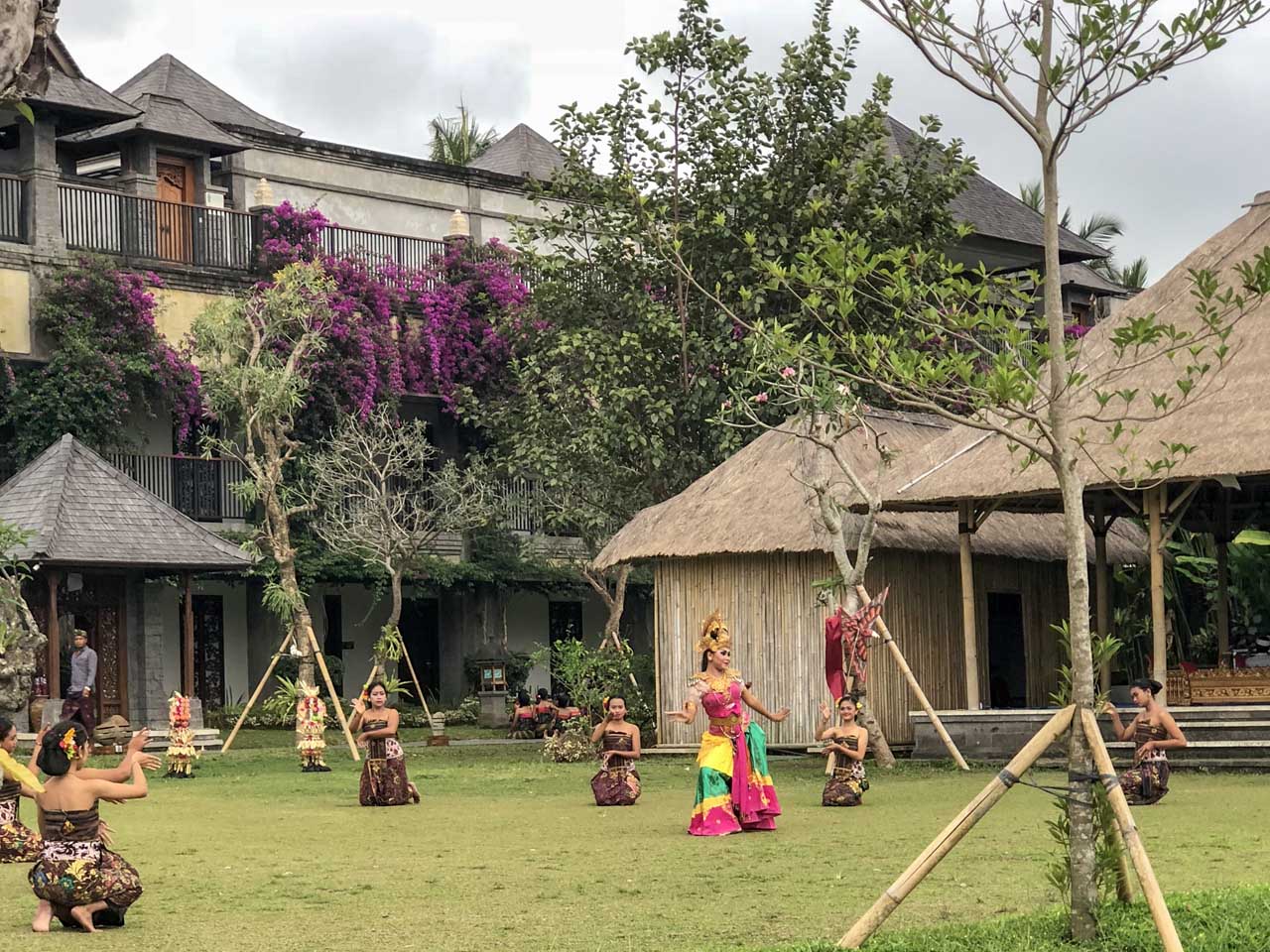 Dança Dewi Sri no Desa Visesa