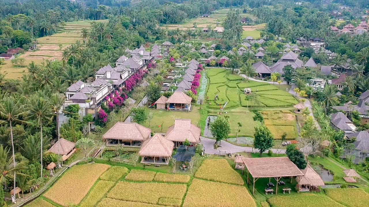 Foto de drone do Desa Visesa Resort